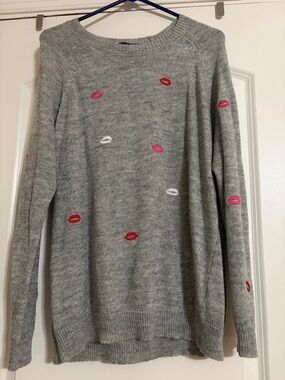 Pink Lily Gray Crewneck Sweater with Red, Pink & White Lip Embroidery